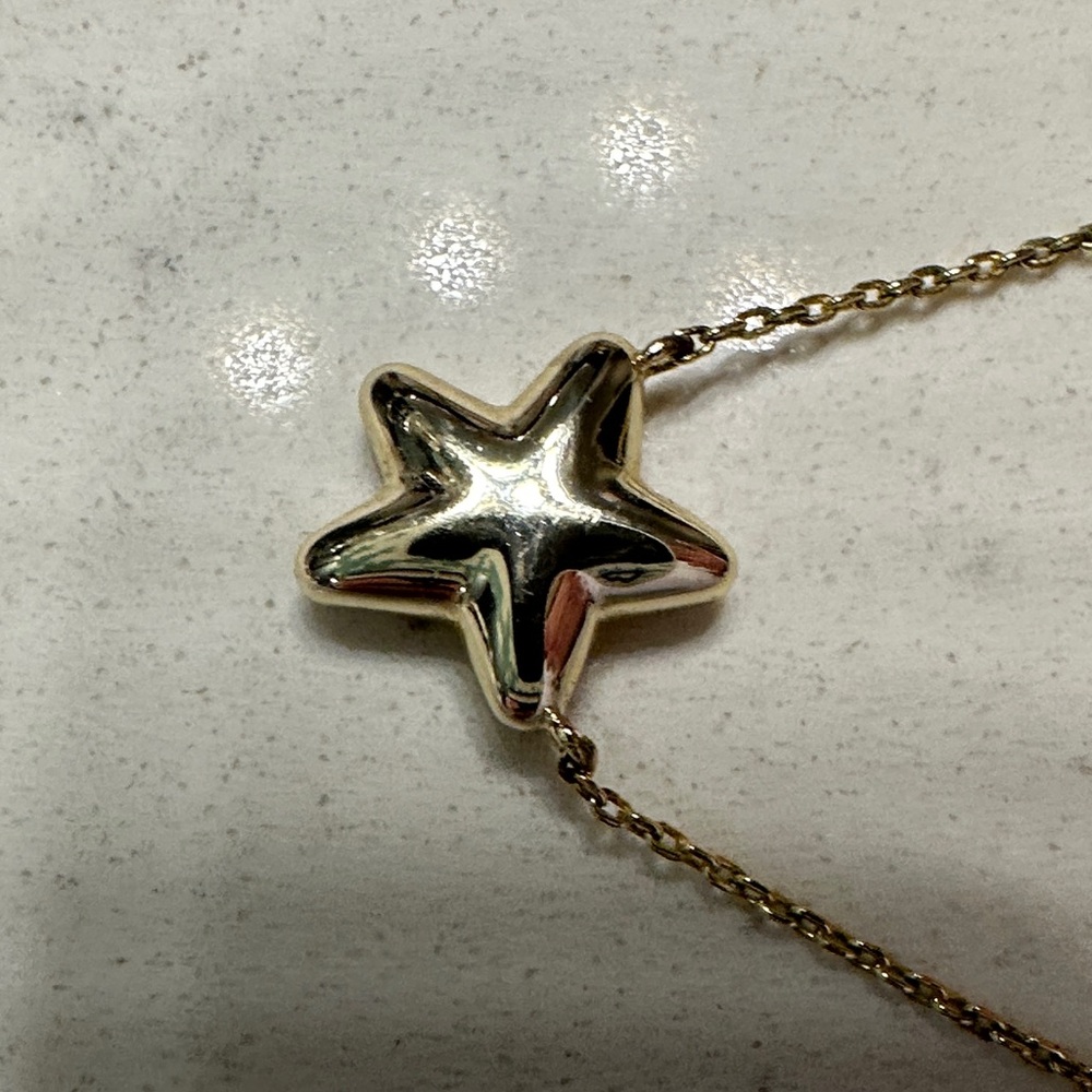 Kendra Scott Gold Star Pendant Necklace - Elegant Women's Jewelry - Picture 5 of 6